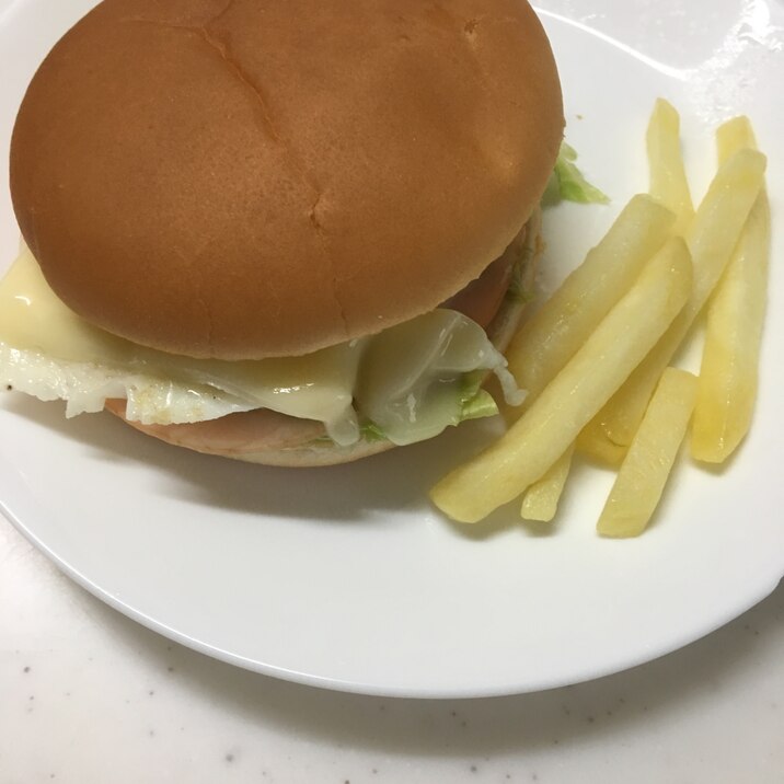 レンジでチン☆目玉焼きとチーズバーガー(^○^)